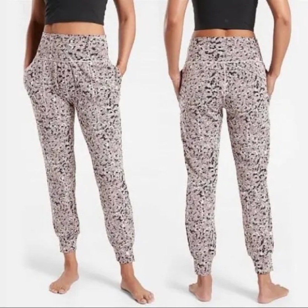 Athleta Salutation Textured Jogger in Meadow Decadent Chocolate Size XS